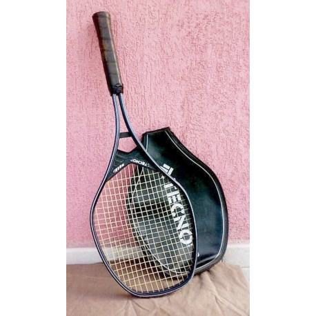 Régiség Techno, profi teniszütő, használható állapotban, eredeti tokjában, feszes húrokkal.