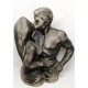 Csók. Világhy Árpád szobrász-keramikus alkotása rusztikus máz nélküli porcelán szobor.