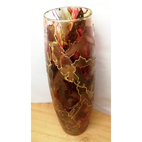 Az arany árnyalataiban pompázó váza. Varga T. jelzéssel. Egyedi művészi munka.