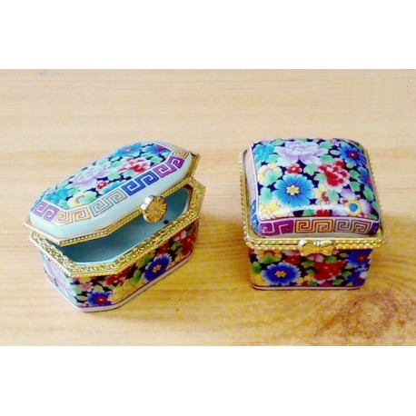 Millefiori ékszeres szelencepár porcelánból.