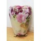 Tulipán forma lábakon álló rózsás váza dús aranyozással.
