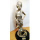 Hölgy kutyával, szecessziós stílusú ezüsttel bevont szobor Auro Belcari Olasz szobrász alkotása.