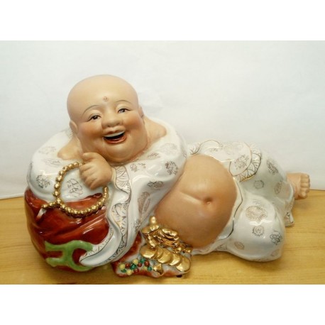 Óriás fekvő, kacagó Buddha Kínából, dúsan aranyozva, nyitott szájjal.