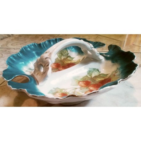 Füles asztali gyümölcs kínáló, fodros szélű porcelán aranyozással.