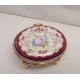 Rózsás ovális lábakon álló ékszeres szelence porcelánból.