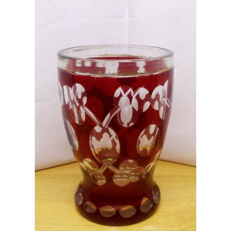 Szilva motívumos metszett rubinvörös kehely. Cseh Bohemia.