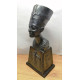 Nefertiti az egyiptomi Ehnaton fáraó felesége, hieroglifákkal díszítve.