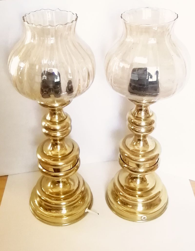 Bronz bordázott oszlopos asztali lámpa pár, különleges burával