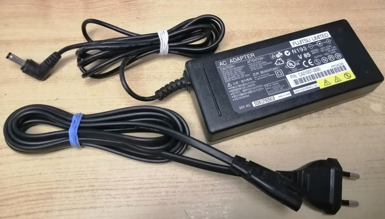 Fujitsu-Siemens ADP-70VB eredeti gyári laptop töltő adapter - 70W (19V 3.7A)